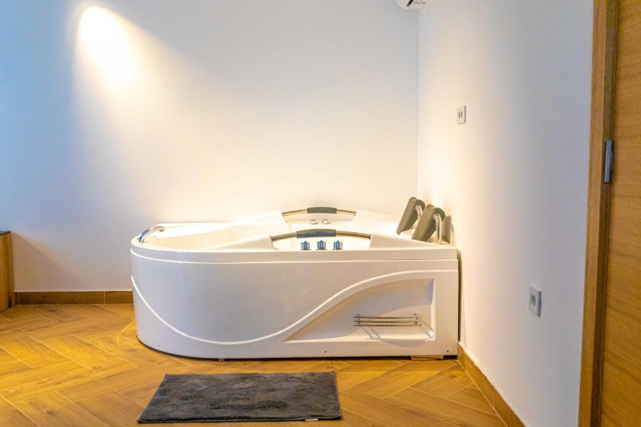 City Escape Luxury Villa Zuce Buitenkant foto