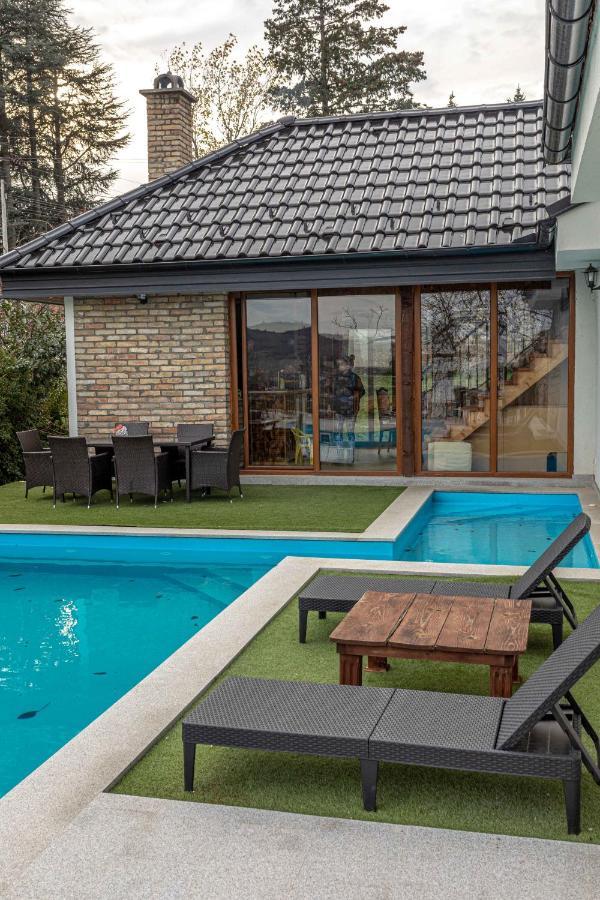 City Escape Luxury Villa Zuce Buitenkant foto